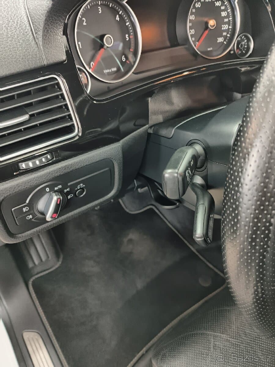 2013 Volkswagen TOUAREG - 19