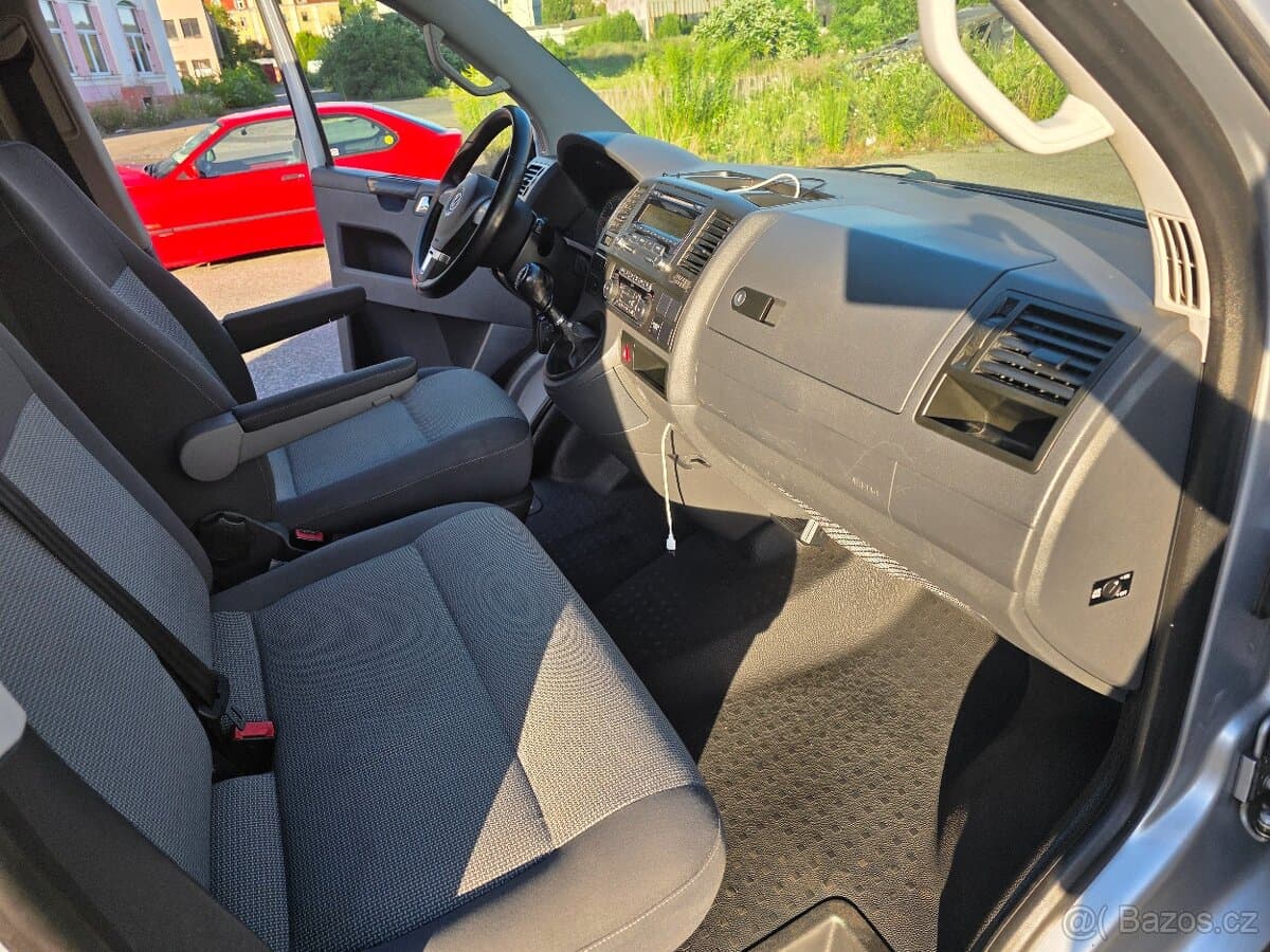 2010 Volkswagen CARAVELLE - 19