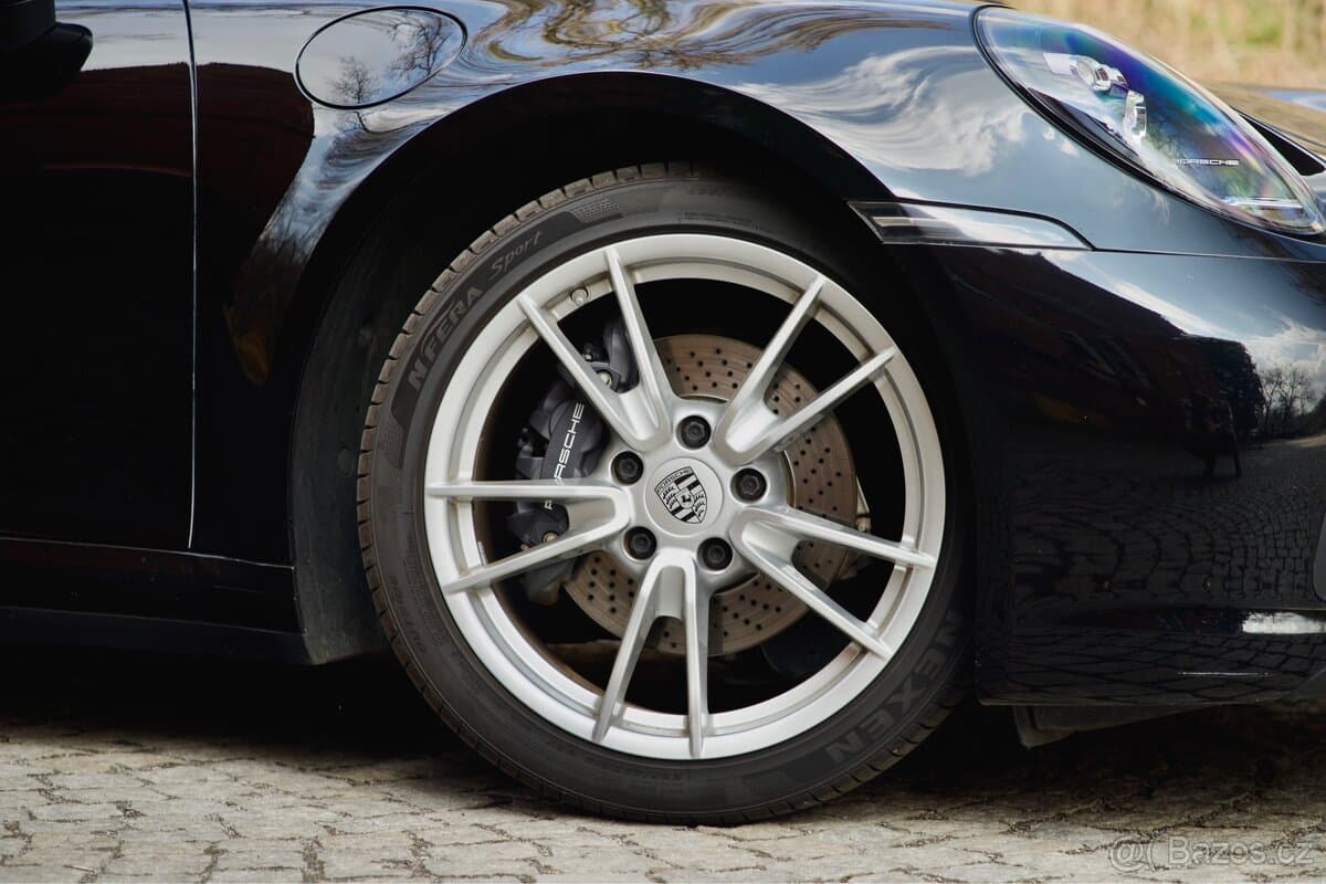 2020 Porsche 911 - 19