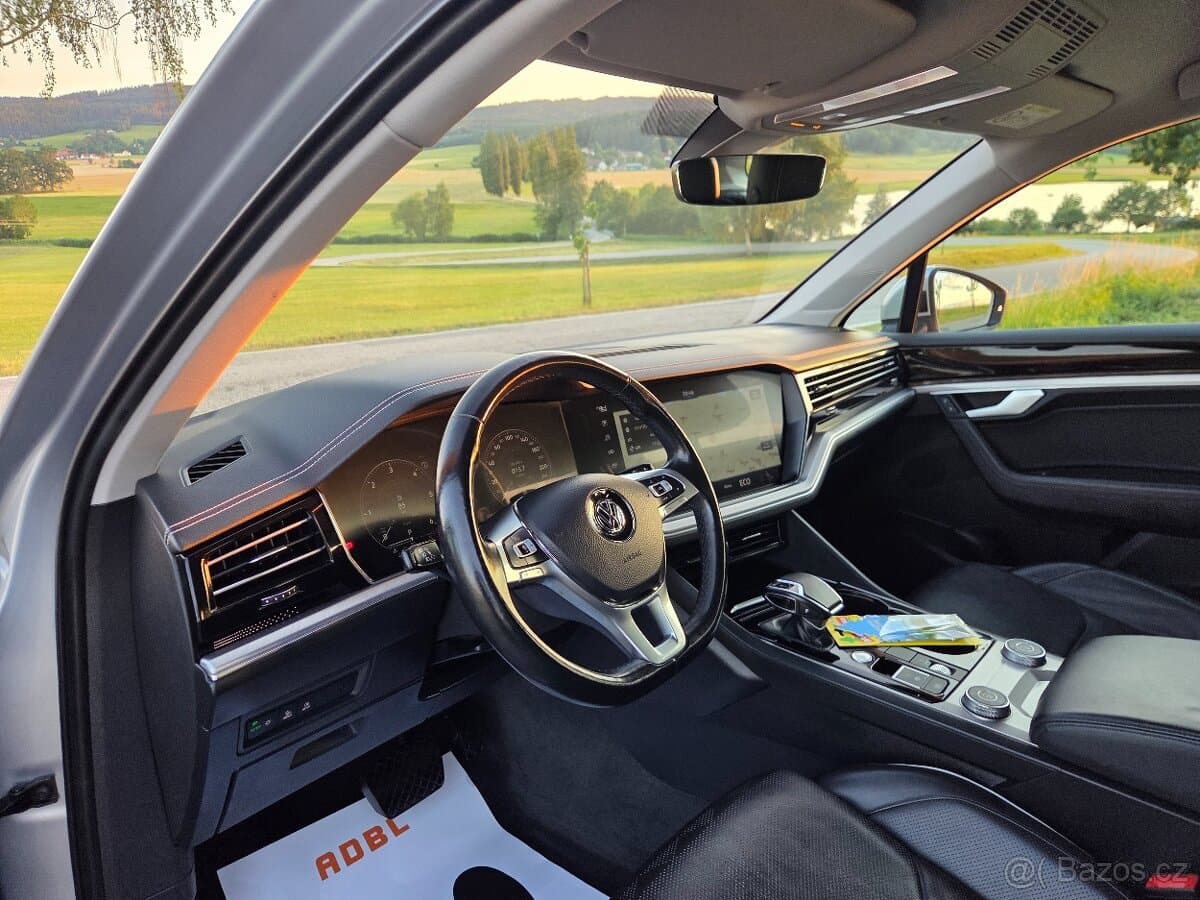 2018 Volkswagen TOUAREG - 19