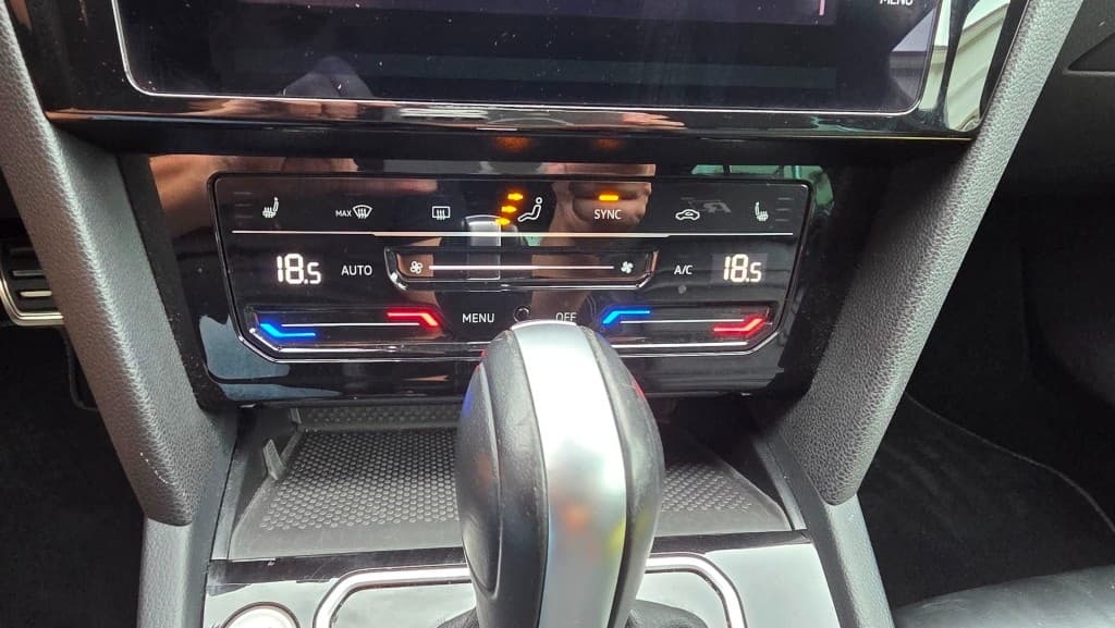 2023 Volkswagen PASSAT - 19