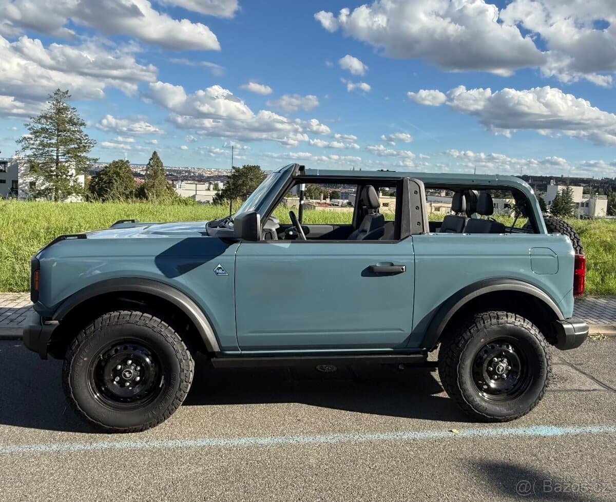 2023 Ford BRONCO - 19
