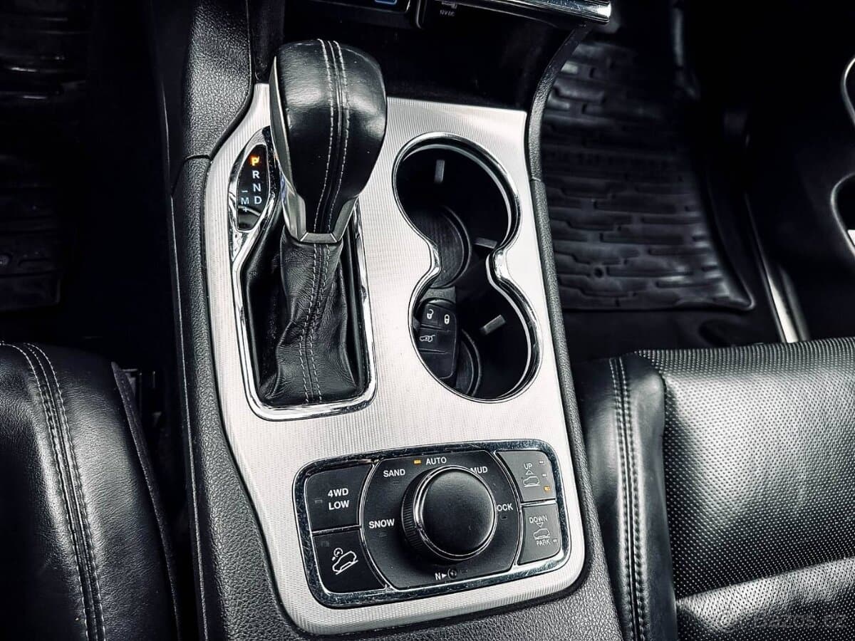 2020 Jeep CHEROKEE - 19