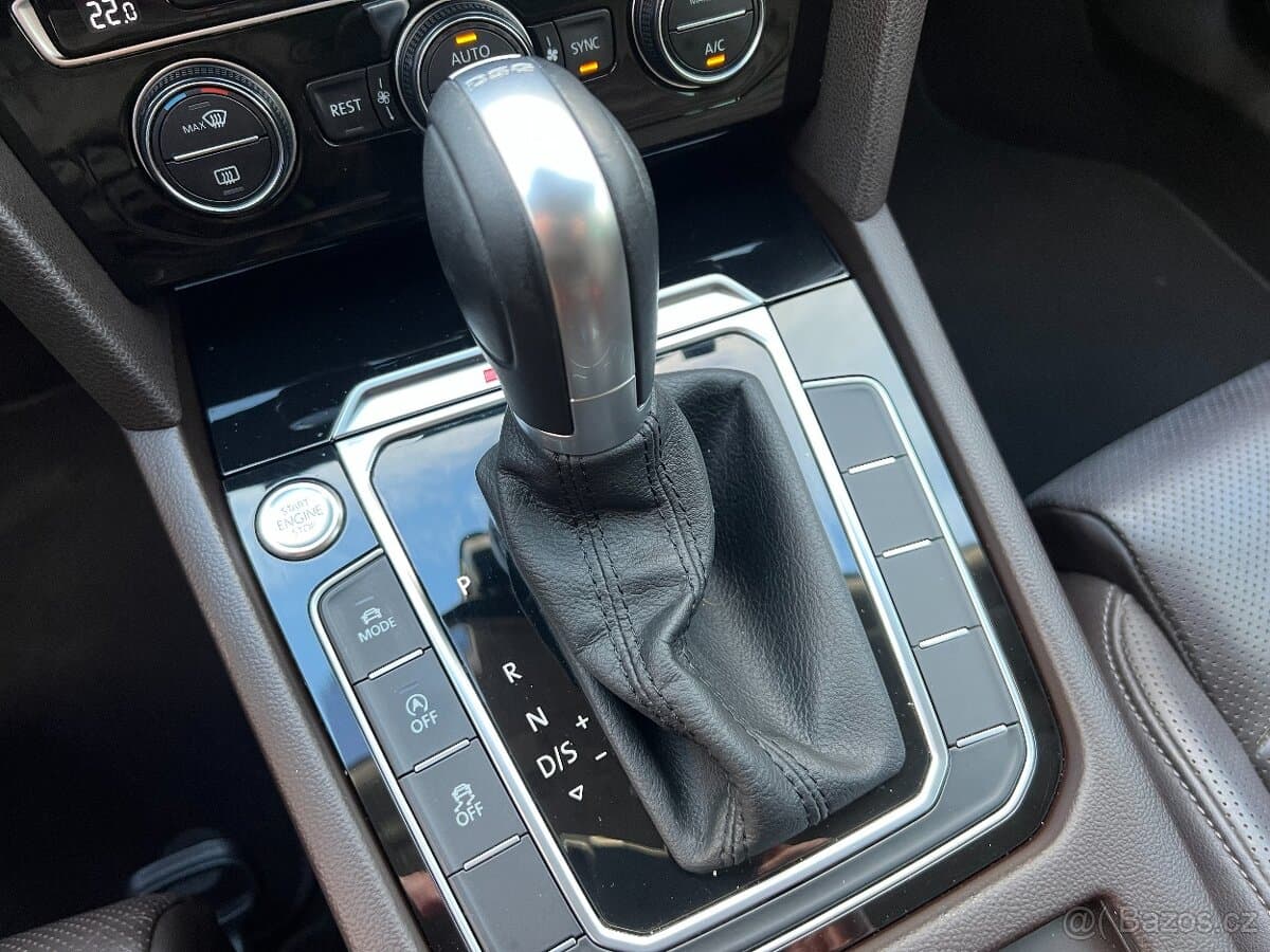 2016 Volkswagen PASSAT - 19