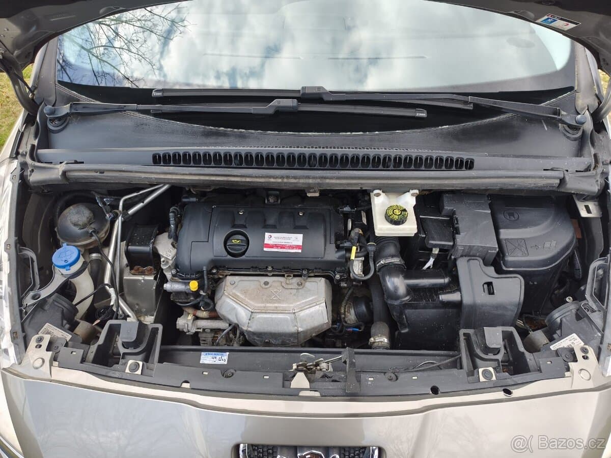 2010 Peugeot 5008 - 19
