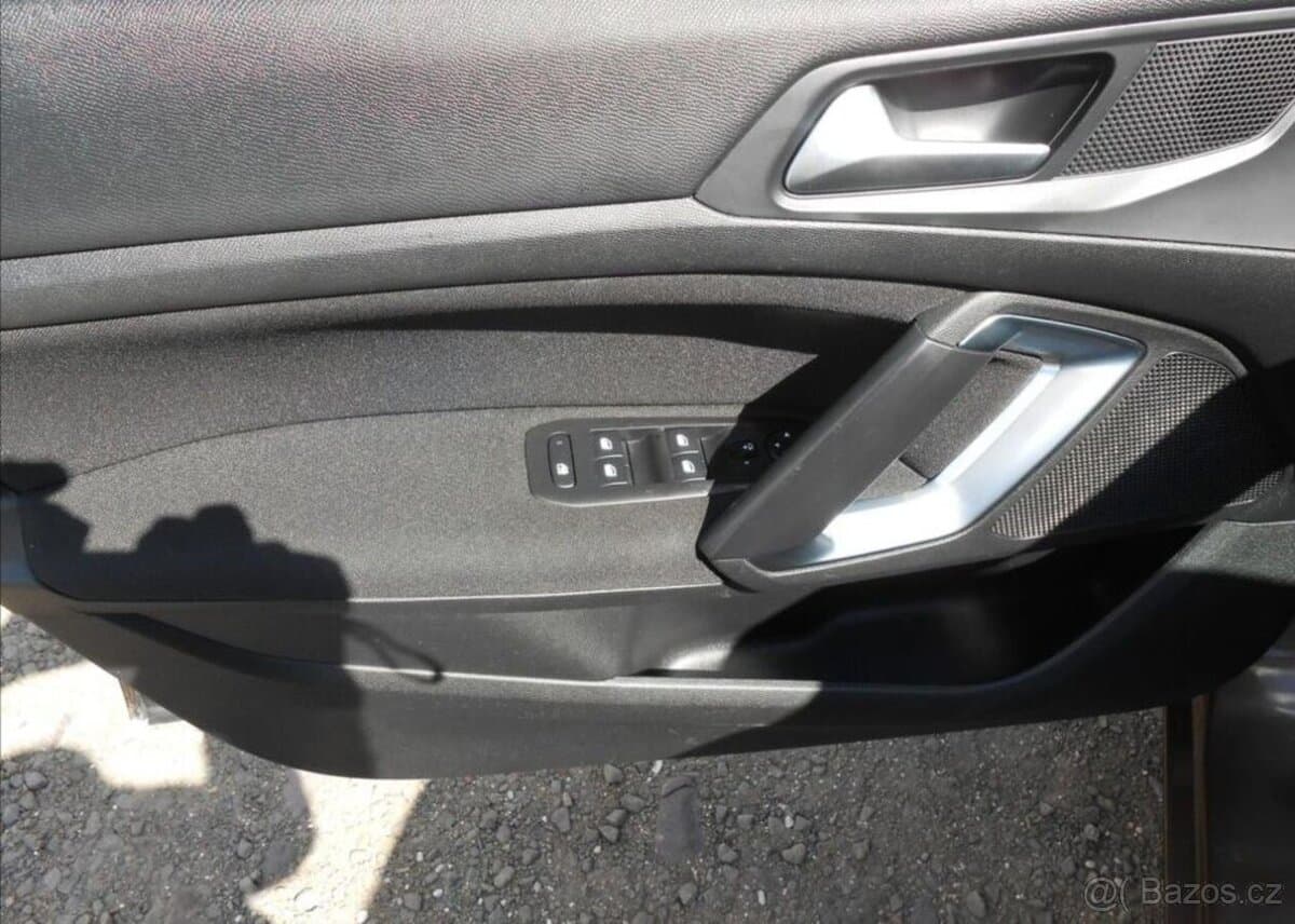 2015 Peugeot 308 - 19