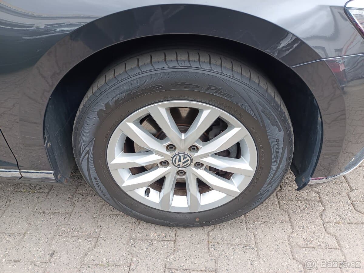 2019 Volkswagen PASSAT - 19