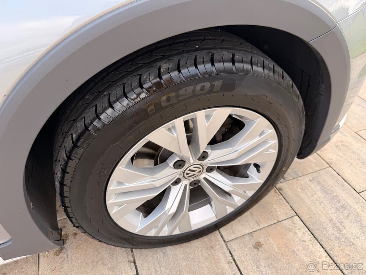 2019 Volkswagen PASSAT - 19