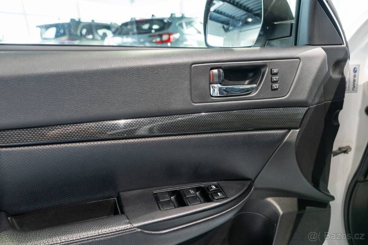 2010 Subaru LEGACY - 19