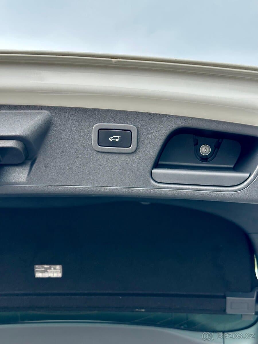 2018 Jaguar E-PACE - 19