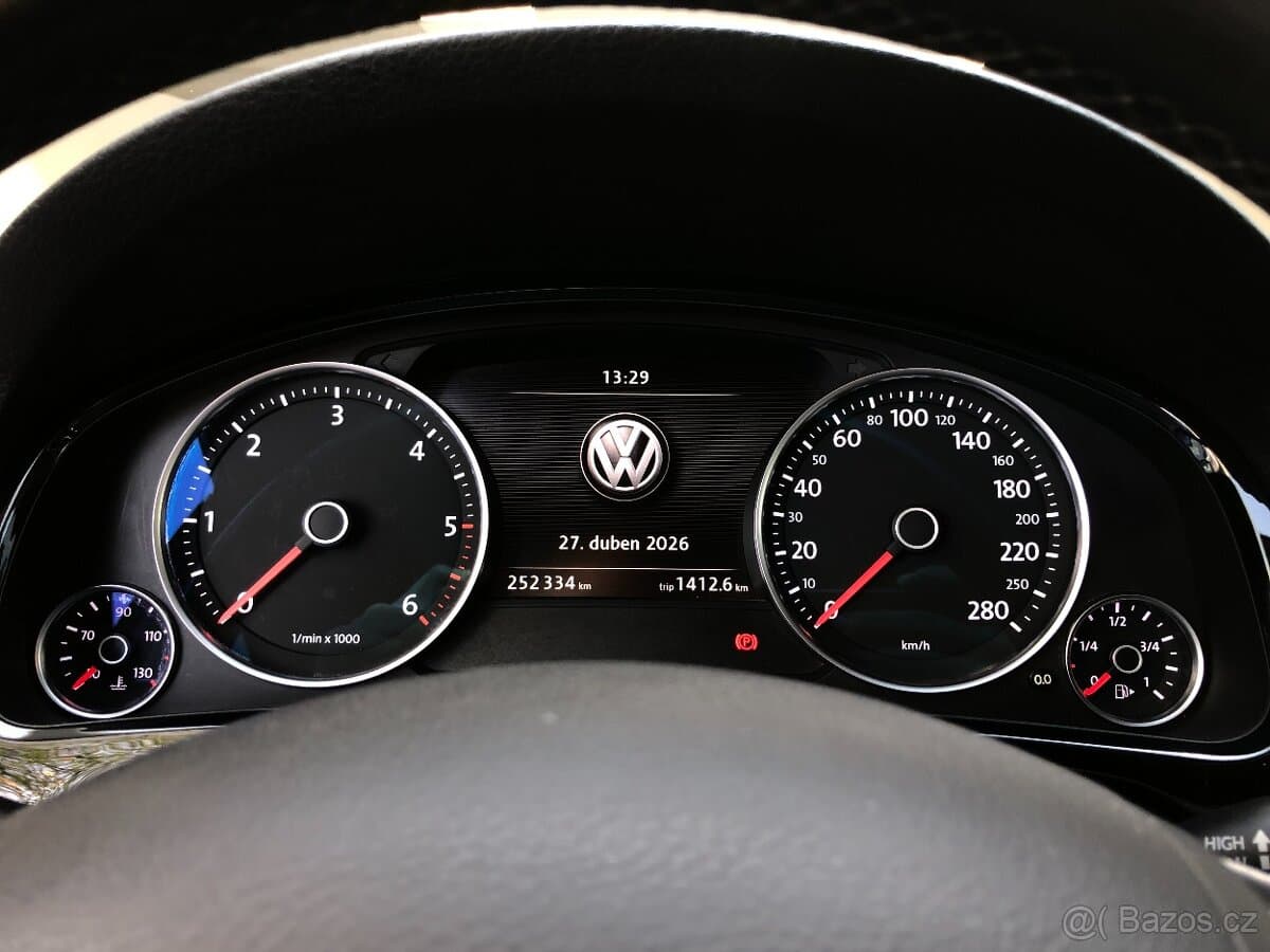 2015 Volkswagen TOUAREG - 19