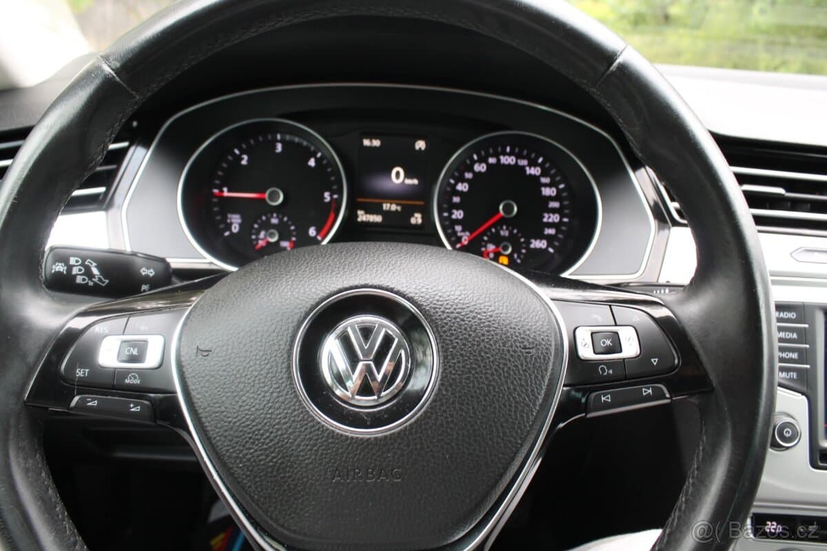 2015 Volkswagen PASSAT - 19