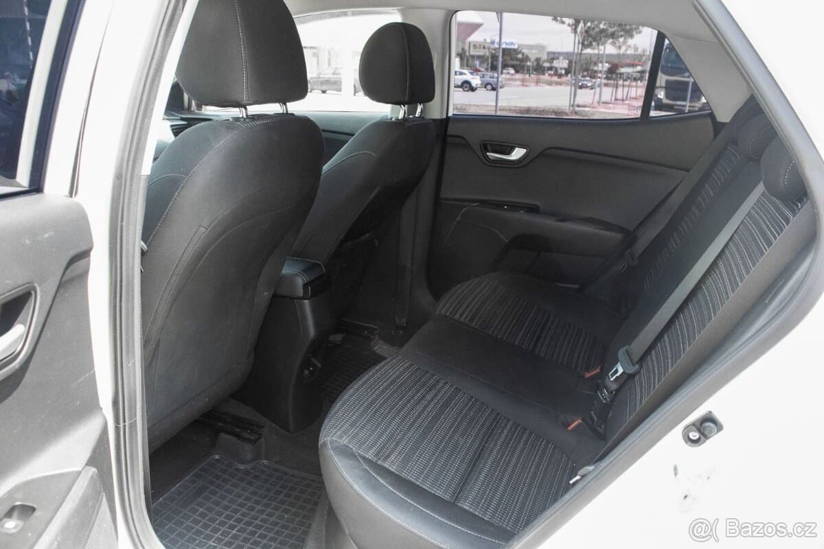 2019 Kia STONIC - 19