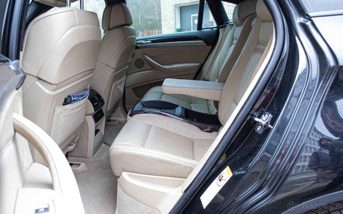 2010 BMW X6 - 19