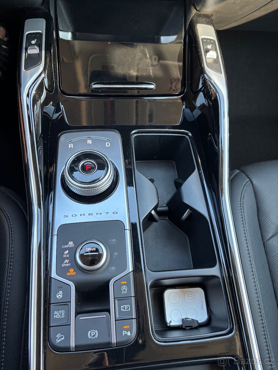 2022 Kia SORENTO - 19