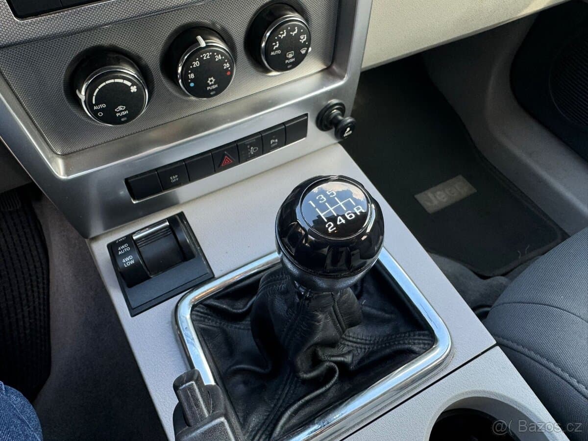 2009 Jeep CHEROKEE - 19