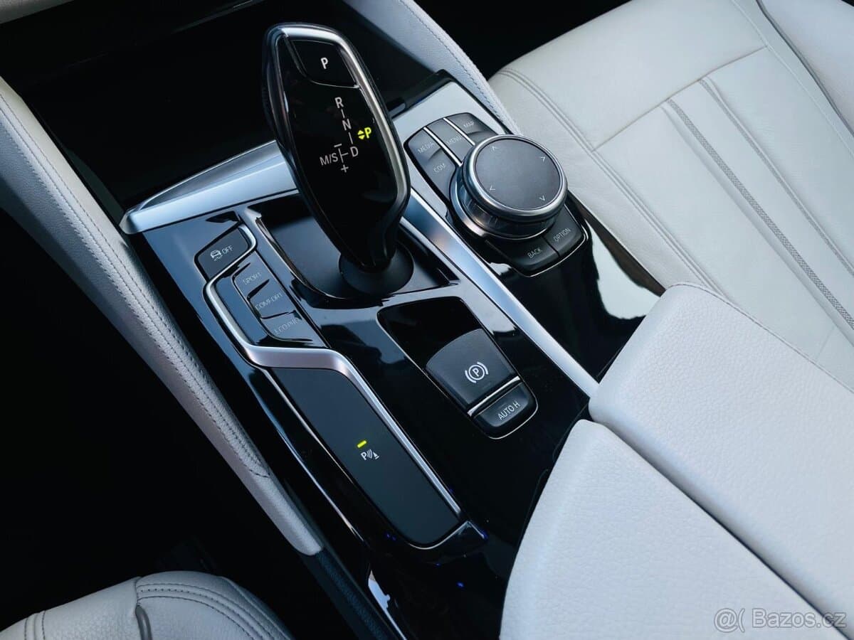 2019 BMW 5-SERIES - 19
