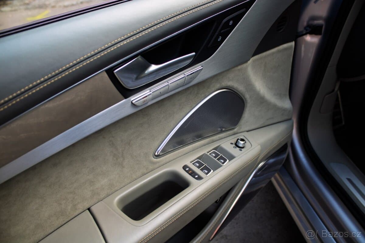 2015 Audi S8 - 19