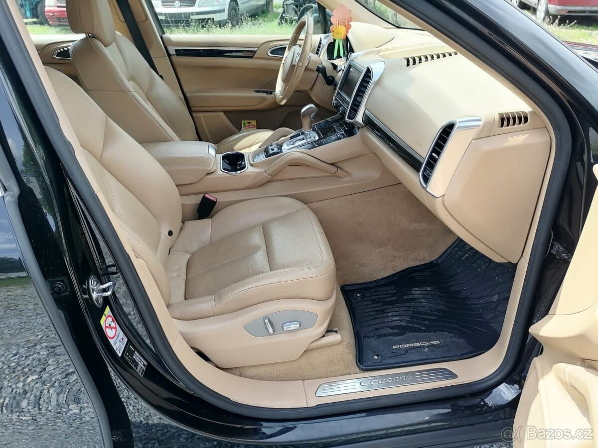 2011 Porsche CAYENNE - 19