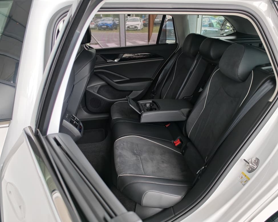 2025 Volkswagen PASSAT - 19