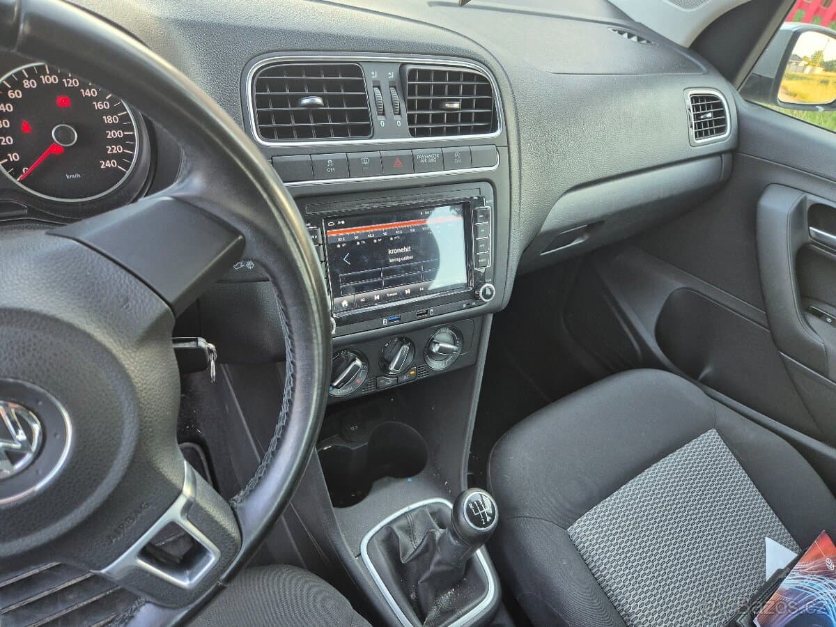 2011 Volkswagen POLO - 19