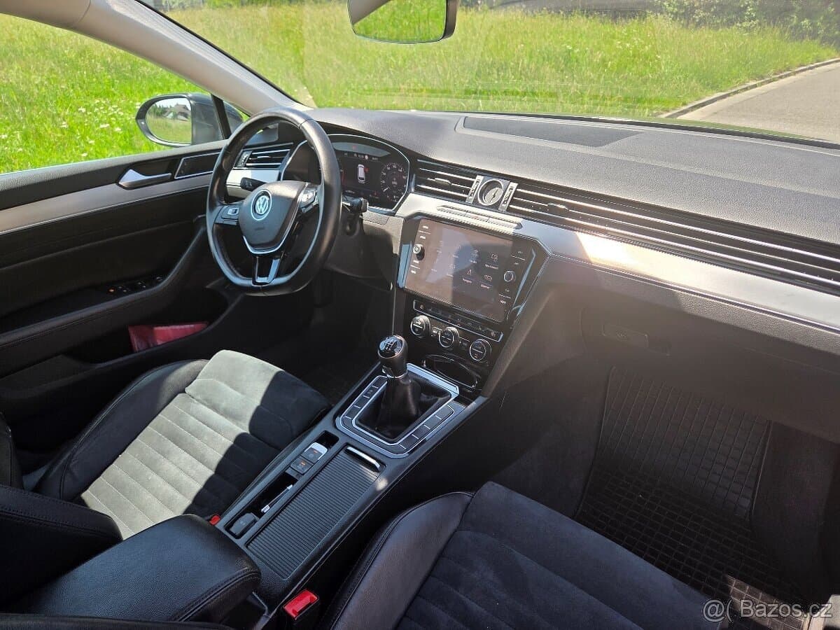 2018 Volkswagen PASSAT - 19