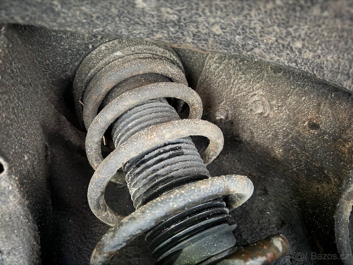 2005 Subaru FORESTER - 19