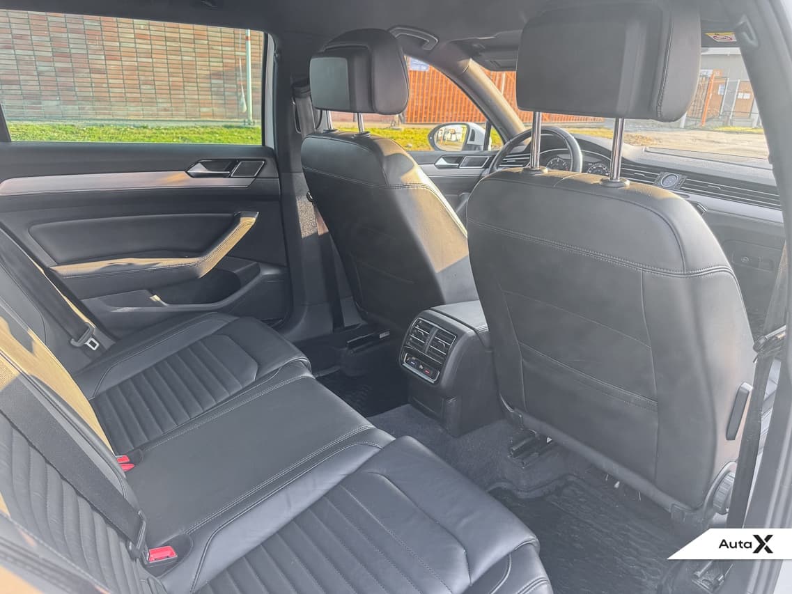 2019 Volkswagen PASSAT - 19
