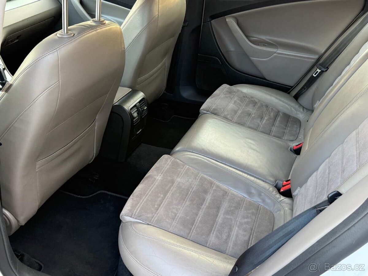 2010 Volkswagen PASSAT - 19