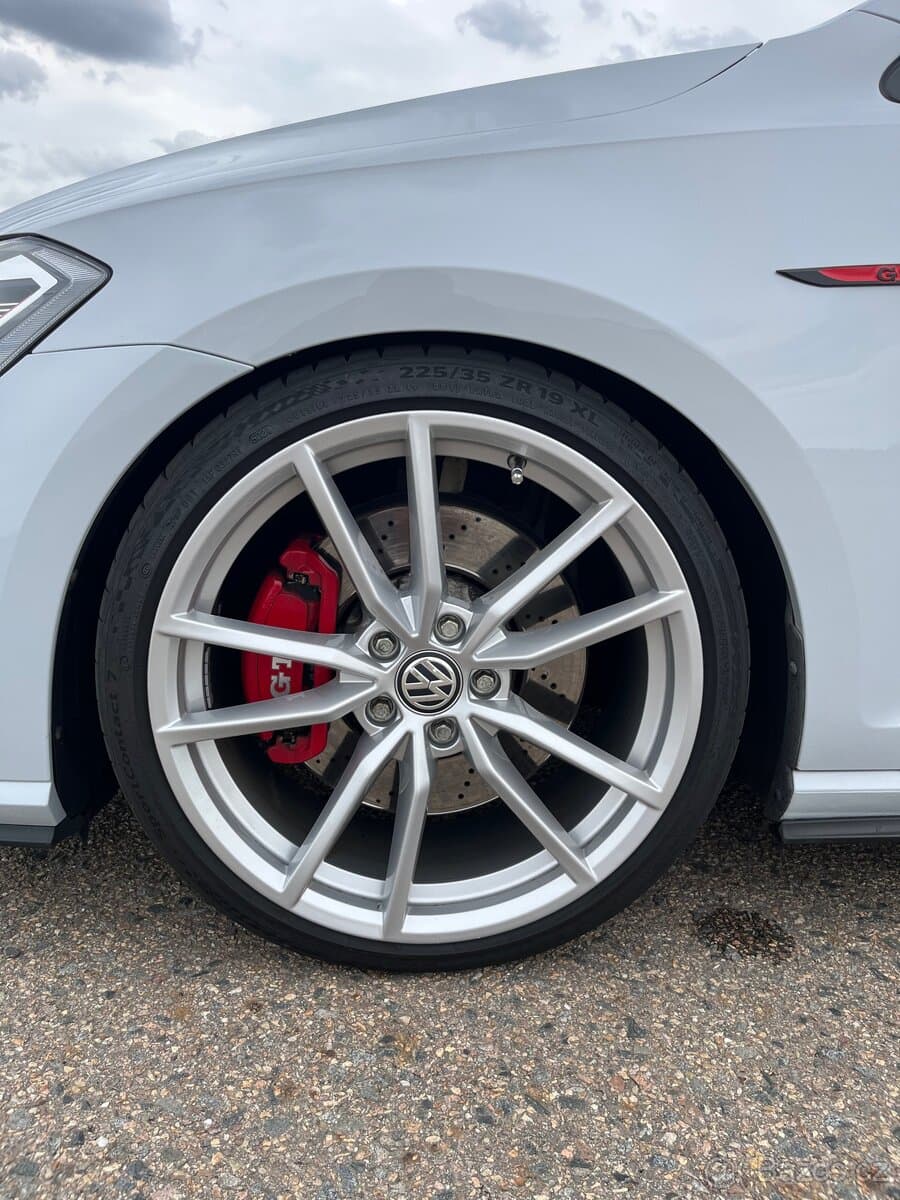 2018 Volkswagen GOLF - 19
