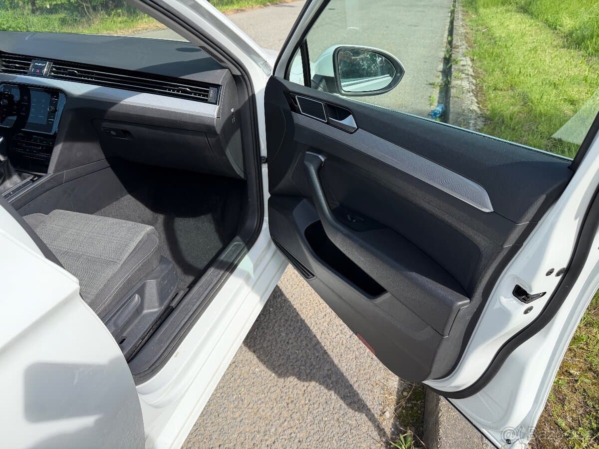 2021 Volkswagen PASSAT - 19