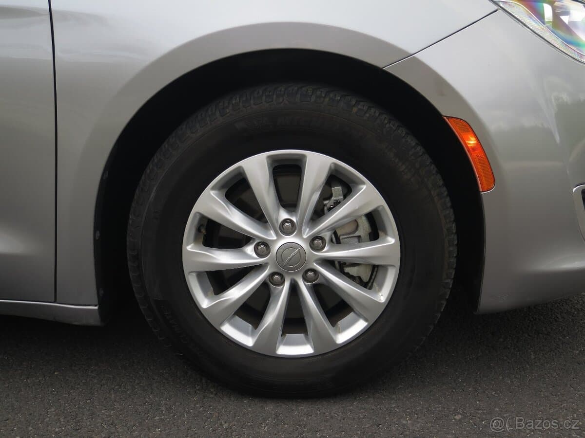 2018 Chrysler PACIFICA - 19