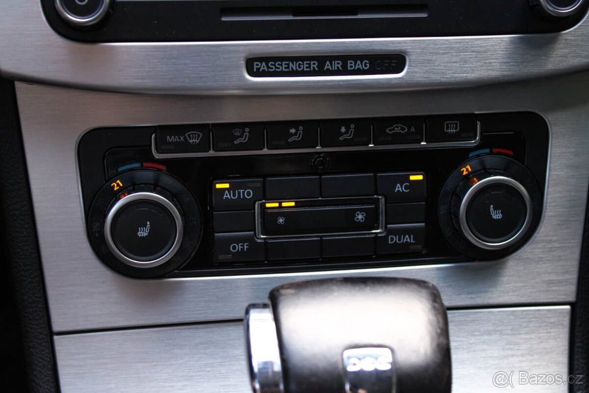 2010 Volkswagen PASSAT - 19