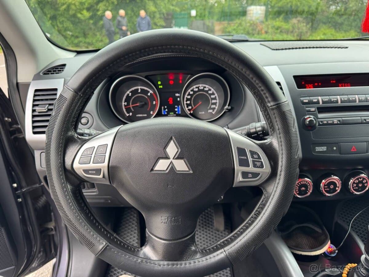 2011 Mitsubishi OUTLANDER - 19