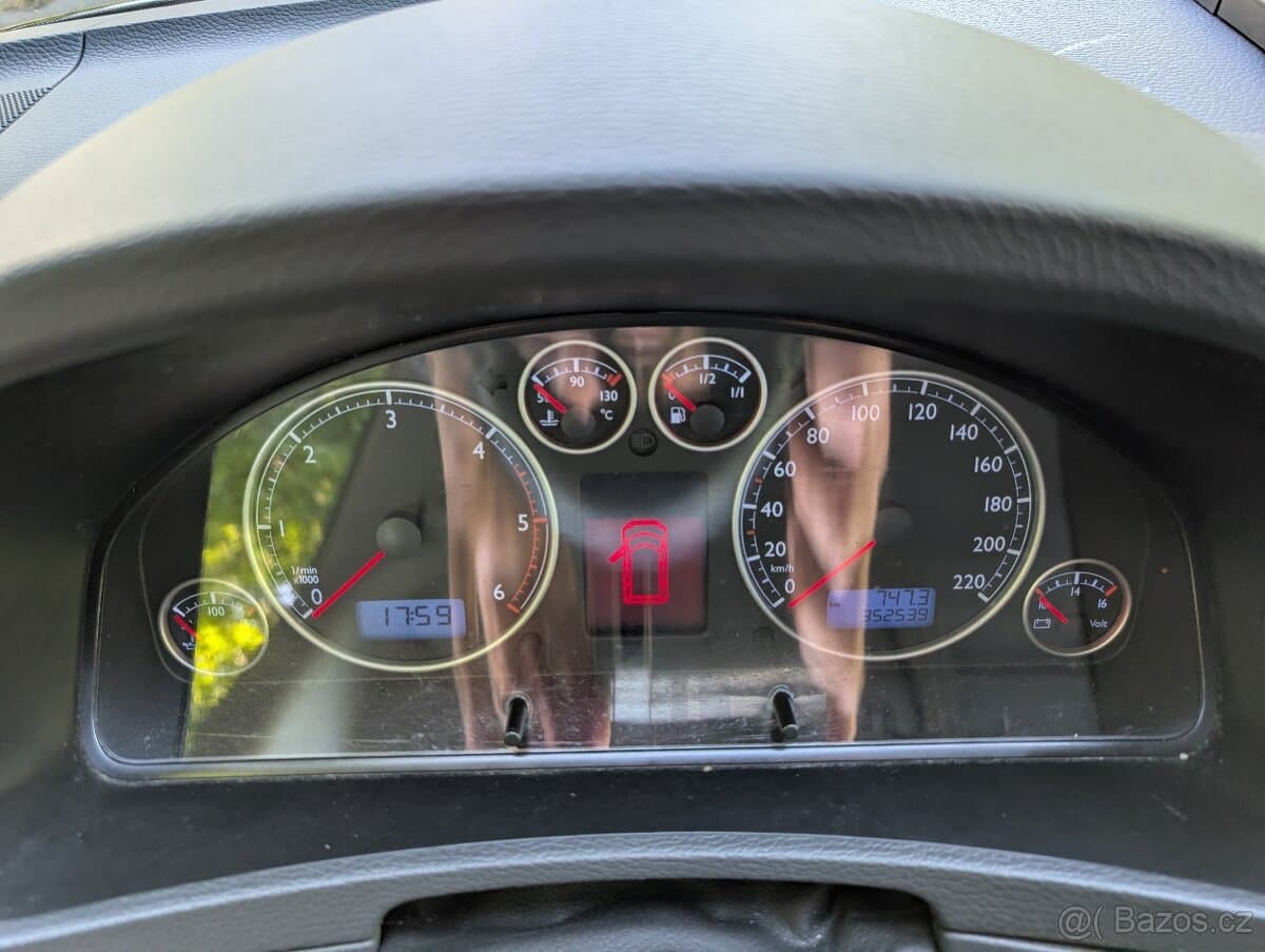 Volkswagen MULTIVAN - 19