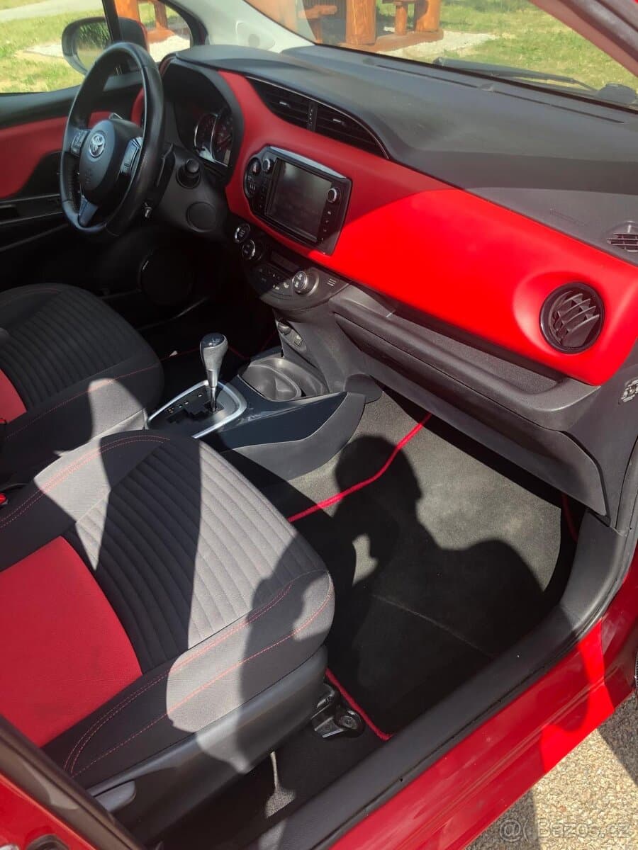 2015 Toyota YARIS - 19