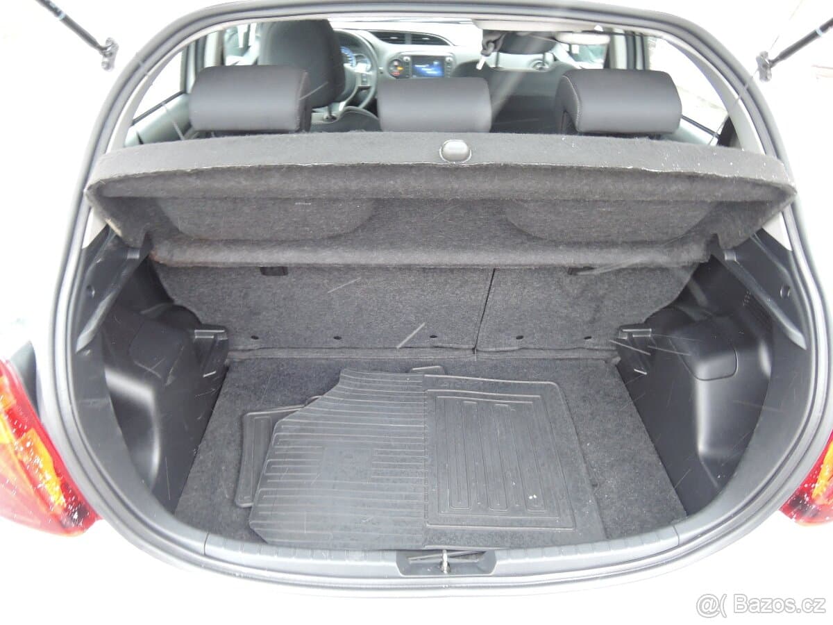 2015 Toyota YARIS - 19