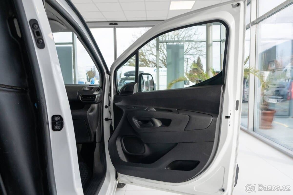 2019 Opel COMBO - 19
