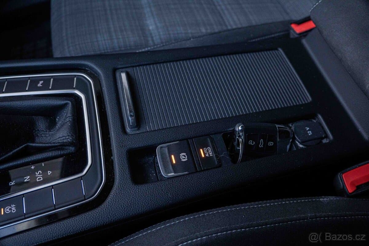 2019 Volkswagen PASSAT - 19