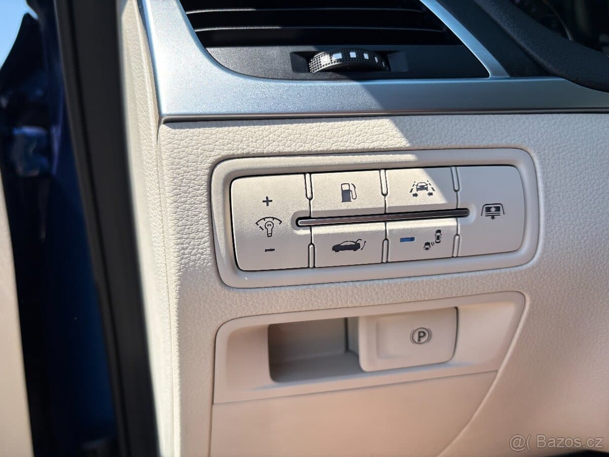 2017 Hyundai GENESIS - 19