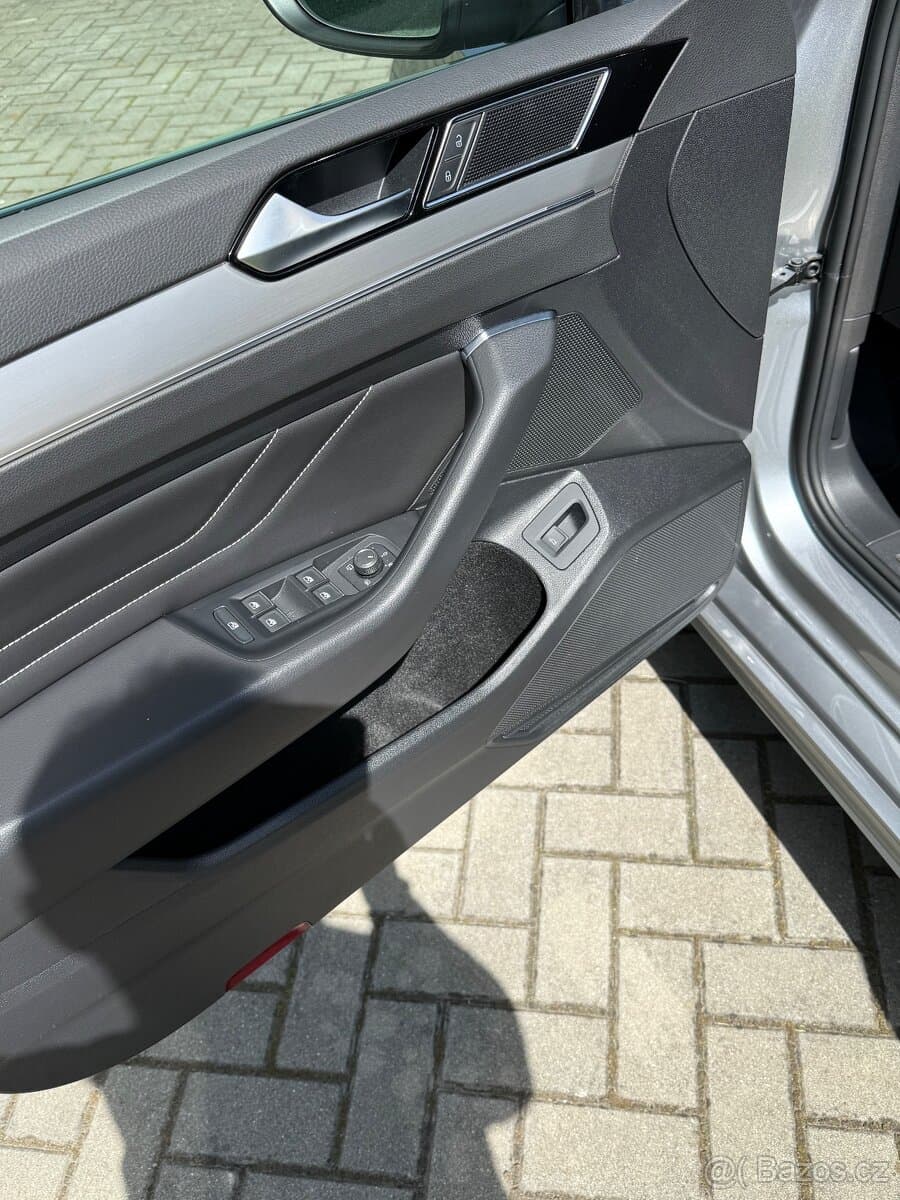 2023 Volkswagen PASSAT - 19