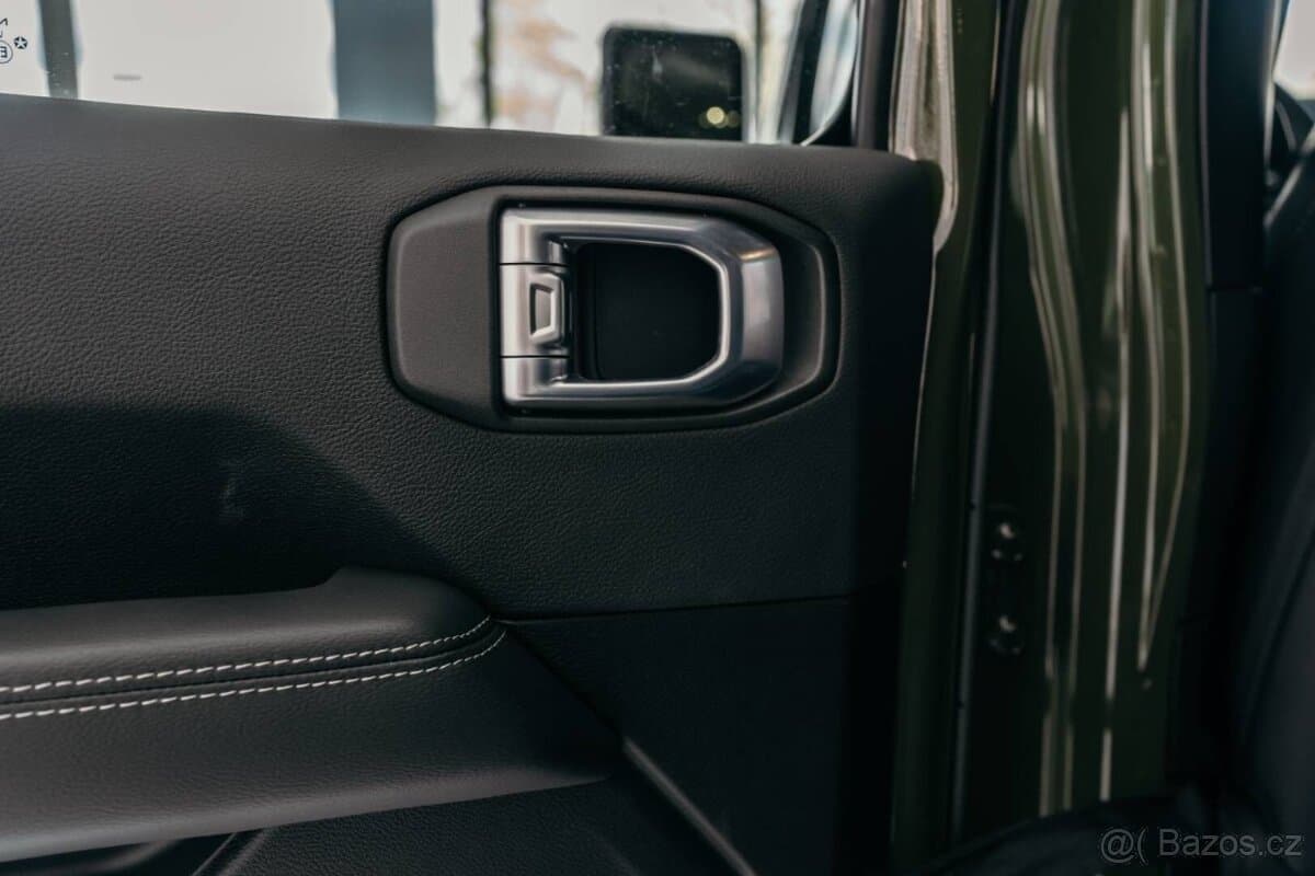 2022 Jeep WRANGLER - 19