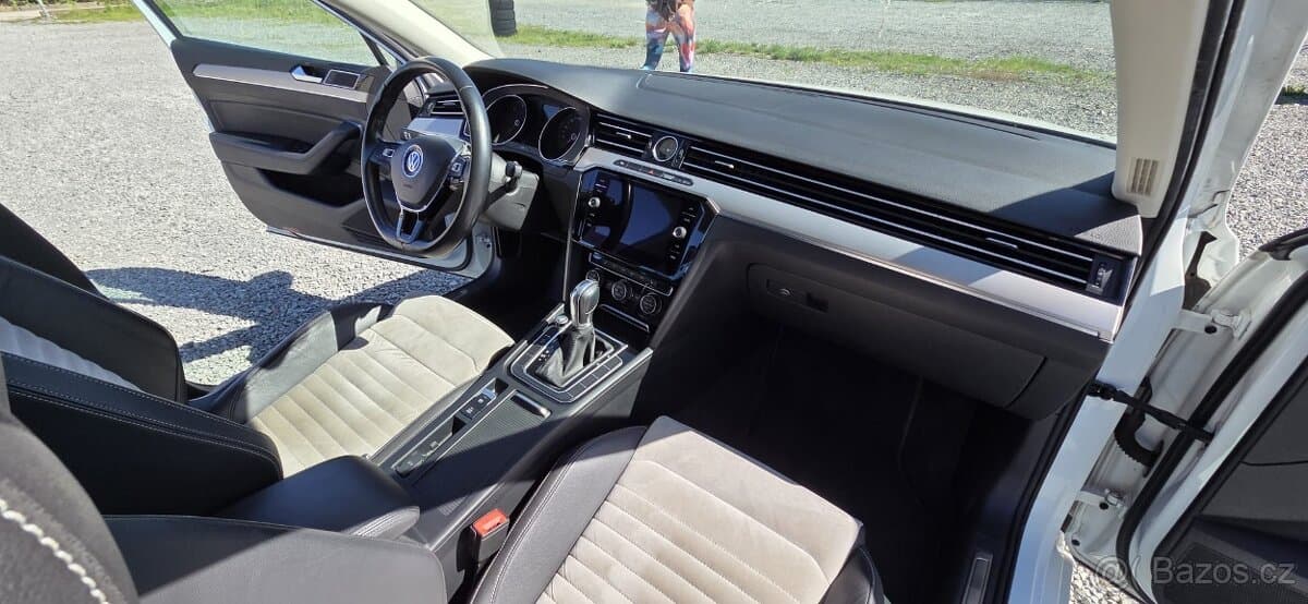 2019 Volkswagen PASSAT - 19