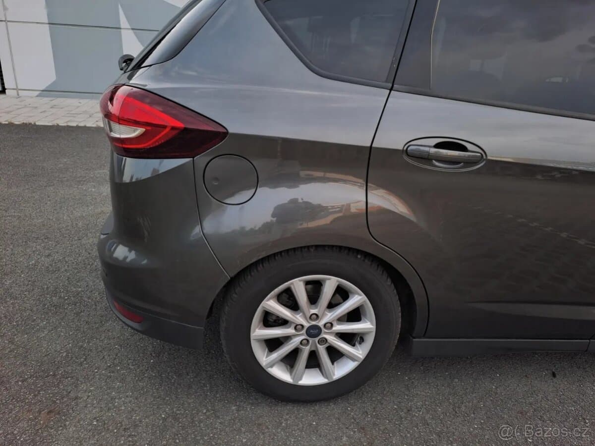 2015 Ford C-MAX - 19