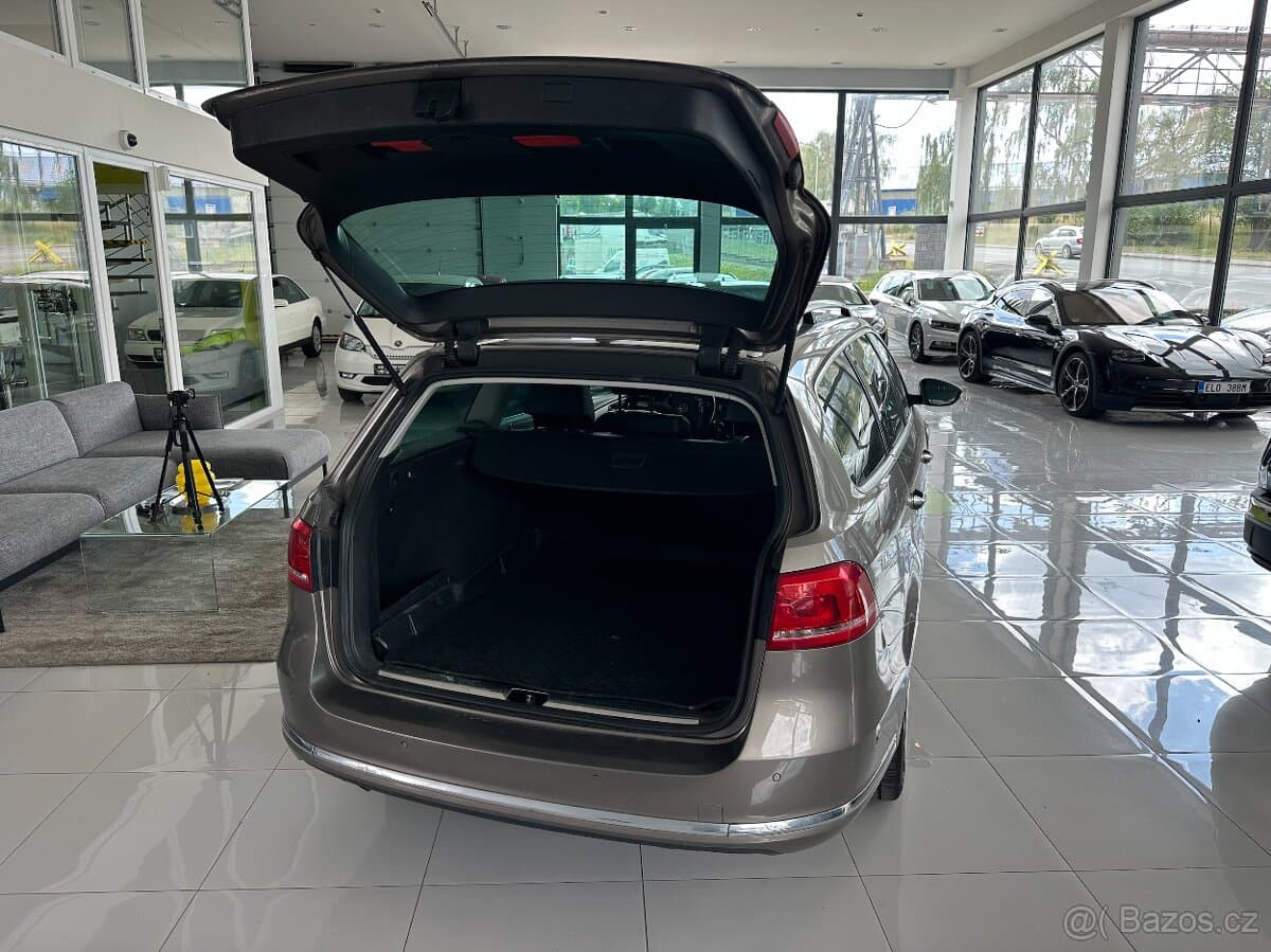 2011 Volkswagen PASSAT - 19