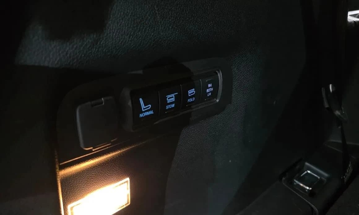 2018 Ford EXPLORER - 19