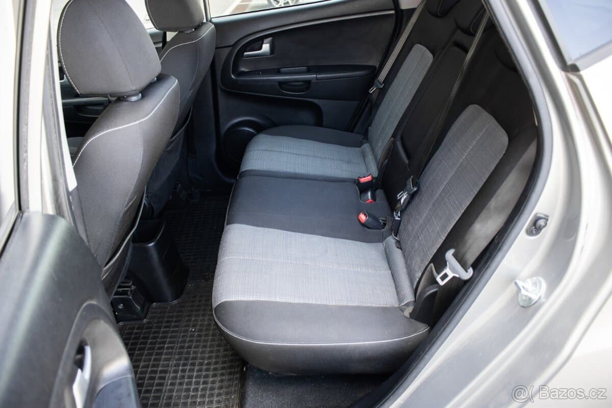2015 Kia VENGA - 19