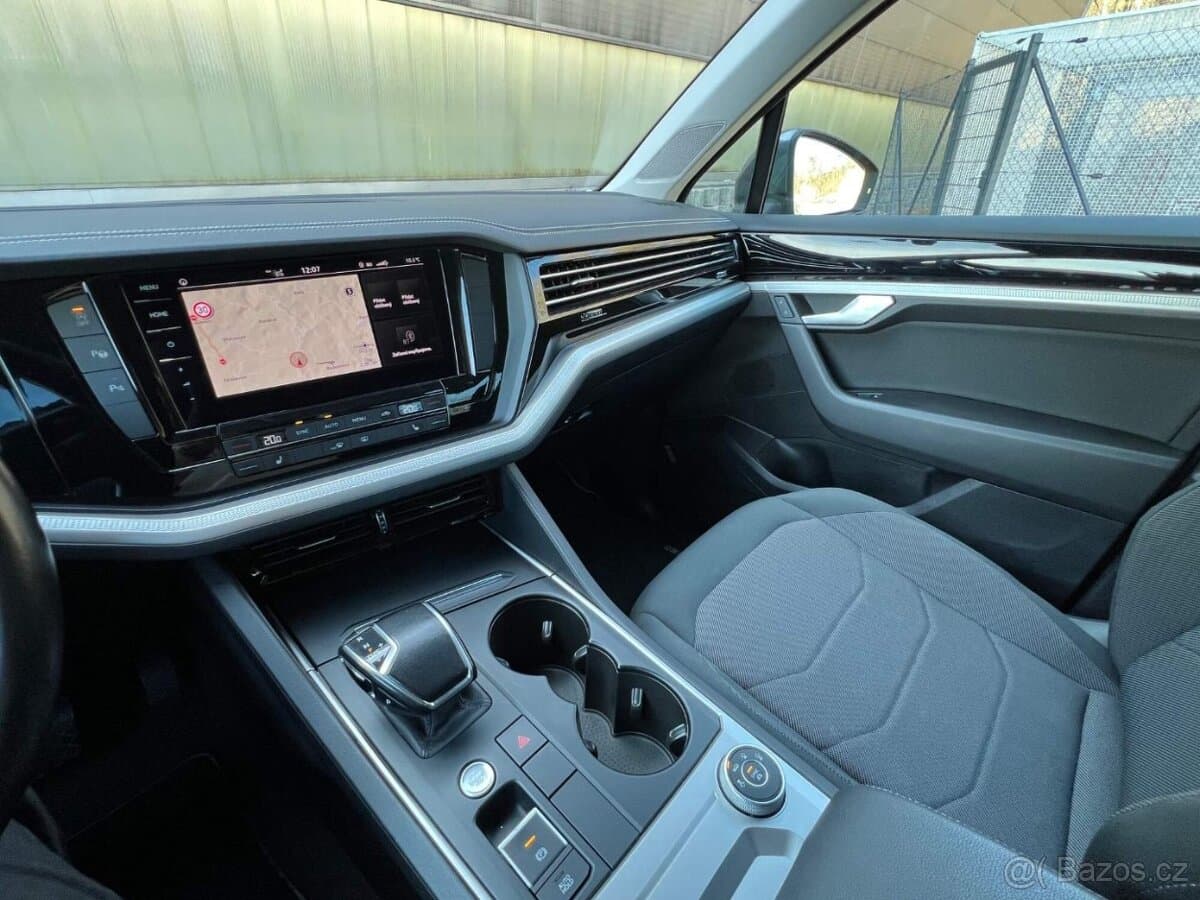 2021 Volkswagen TOUAREG - 19