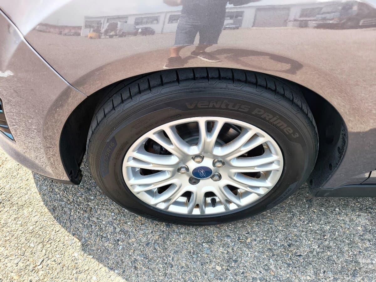 2012 Ford C-MAX - 19