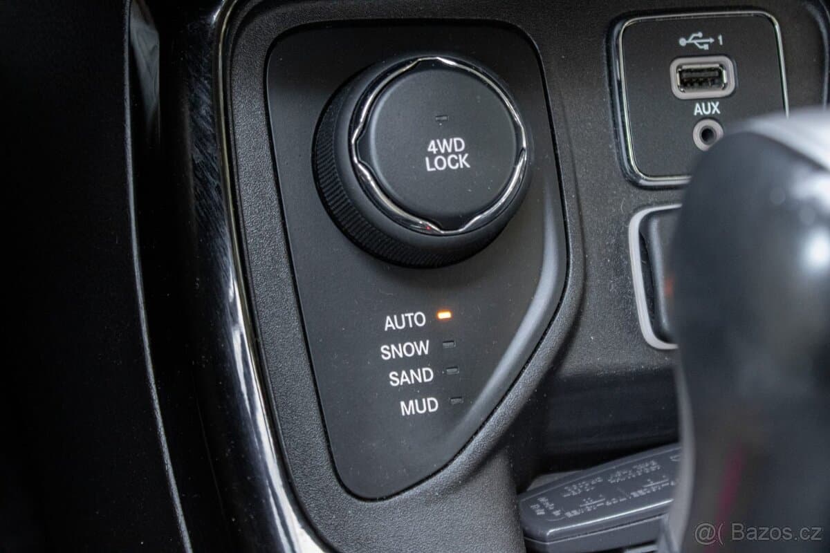2020 Jeep COMPASS - 19